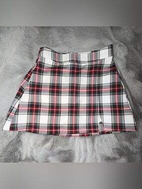 HollisterCo Plaid Mini Skirt in White, Red & Black